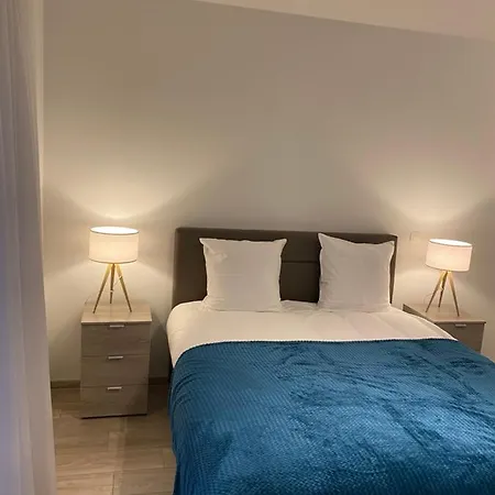 Amazing Appt 1 Bedroom In The Center Of With Jaccuzi By Reservation * Brüsszel