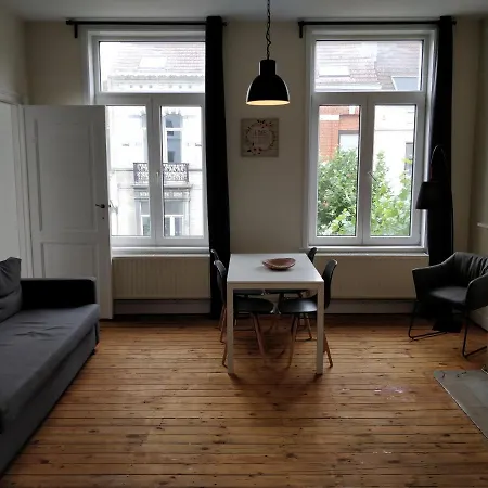 Chatelain *