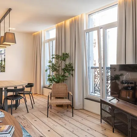 Spacious Modern Appartments In The Heart Of 아파트 *