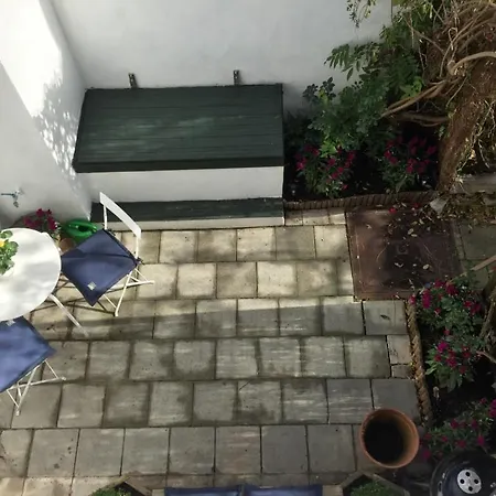 Charmante Maison Arriere A Uccle Apartman *