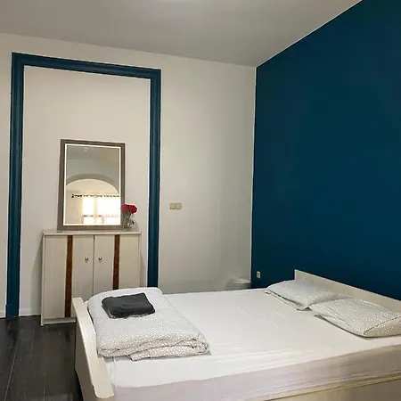 Nice Near Midi Train Station Apartment Brüssel