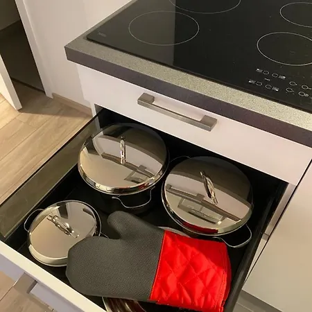 Amazing Appt 1 Bedroom In The Center Of With Jaccuzi By Reservation * Brüsszel