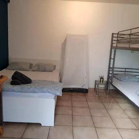 Nice Near Midi Train Station Apartment Brüssel