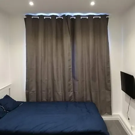 - Fully Renovated Studio - Enjoy Your ! *