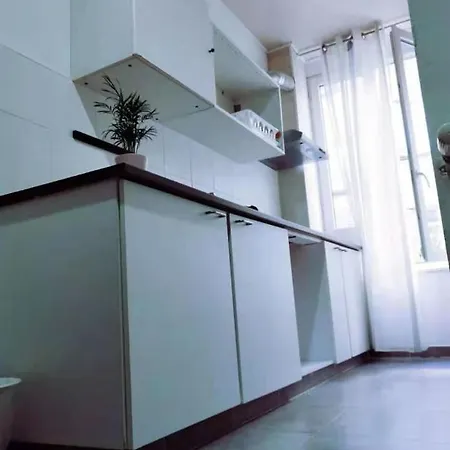 A Private With Share The Bathroom *