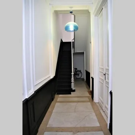 Welcoming Close To Chatelain Louise Apartment