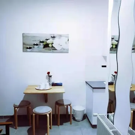 A Private With Share The Bathroom Privatunterkunft *