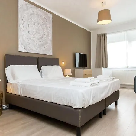 European District 2br Apartment *