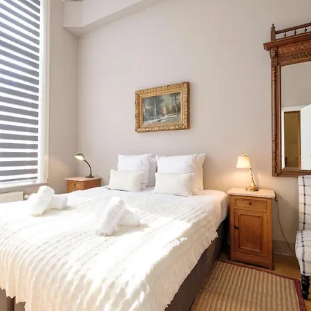 Grand Place Flats Apartment