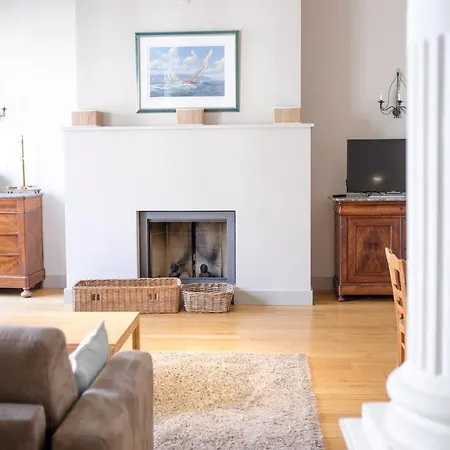 Grand Place Flats Apartment