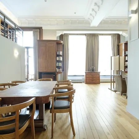 Grand Place Flats شقة *