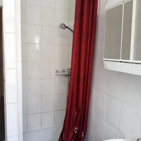Brussels - Private Room With Balcony Or Terrace - Closely Metro Station Quarto em Acomodações Particulares *