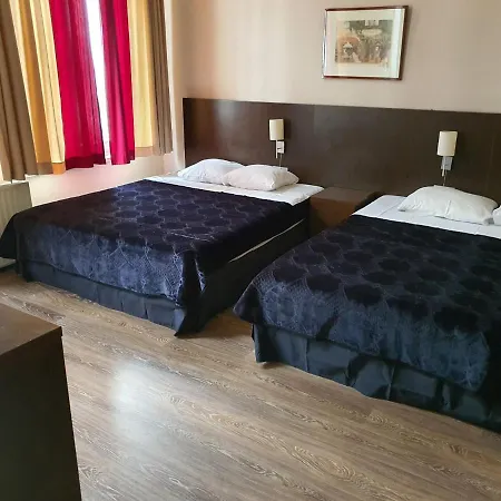 Hotel Queen Mary 3*