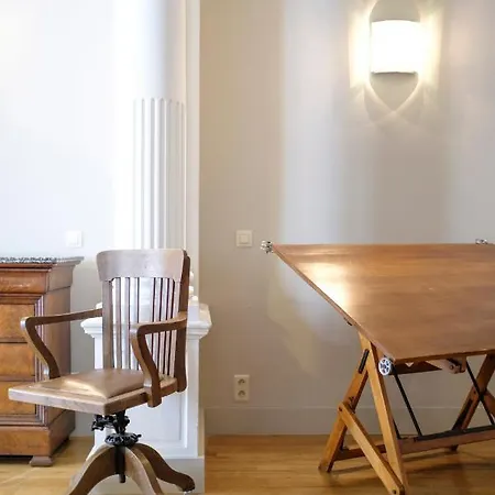 Grand Place Flats Apartment