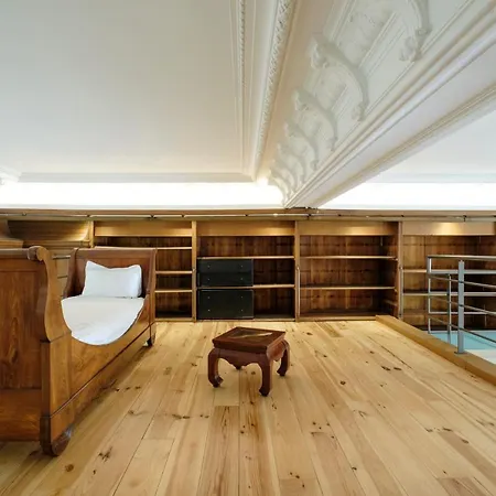 Grand Place Flats Apartment