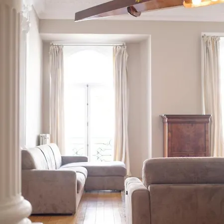 Grand Place Flats شقة *