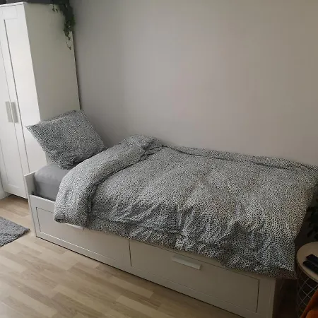 Un Petit Studio Confortable Au Coeur De Bruxelles