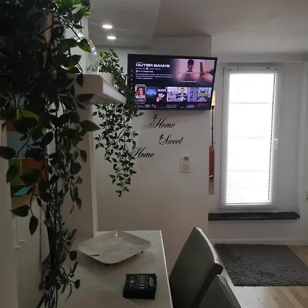 Un Petit Studio Confortable Au Coeur De Bruxelles Apartment *