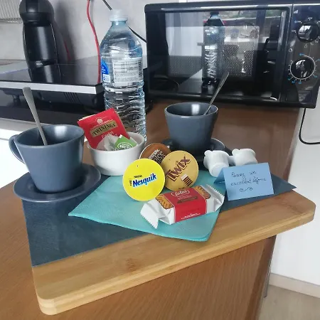 Homestay Studio Equipe, Salle De Bain Privee, Proche Centre Ville
