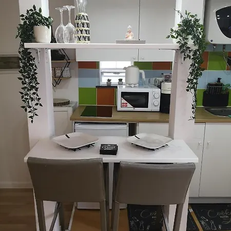 Un Petit Studio Confortable Au Coeur De Bruxelles Apartment *