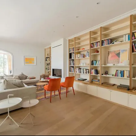 The Pink House בריסל