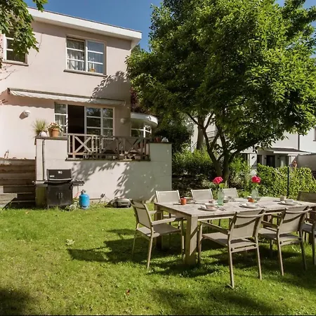 The Pink House בית נופש בריסל