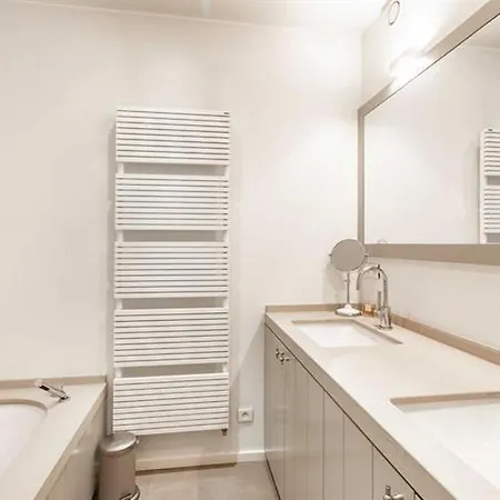 Апартаменты Charlemagne Appartement Brussels *