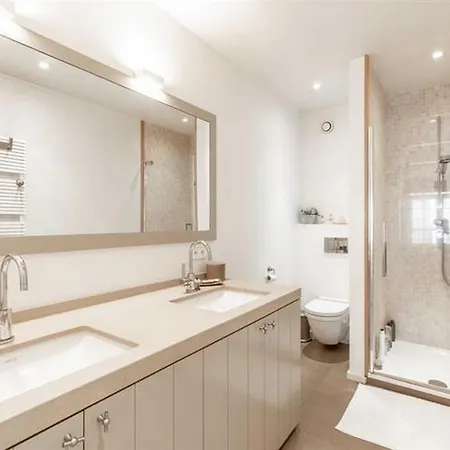 Апартаменты Charlemagne Appartement Brussels *