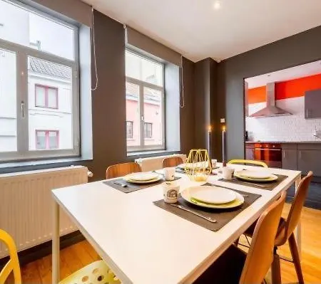 Gezellig Appartement Met Twee Slaapkamers En Balkon * بروكسل