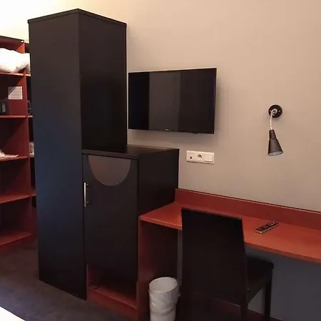Ibis Erasmus Hotel 3*