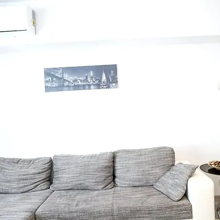 Comfortable Apartment For 5 People Appartamento *