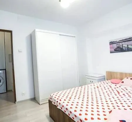 Comfortable Apartment For 5 People *