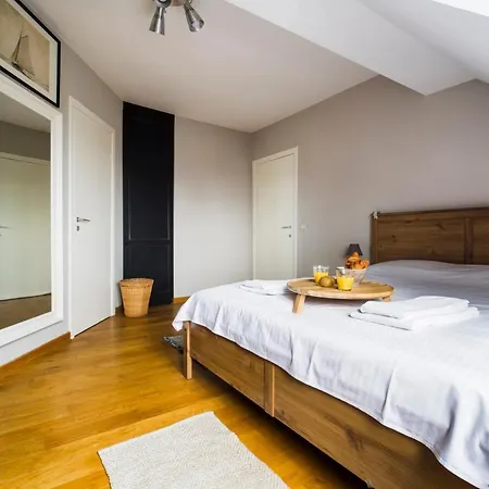 Eu Cosy Duplex * Brüssel
