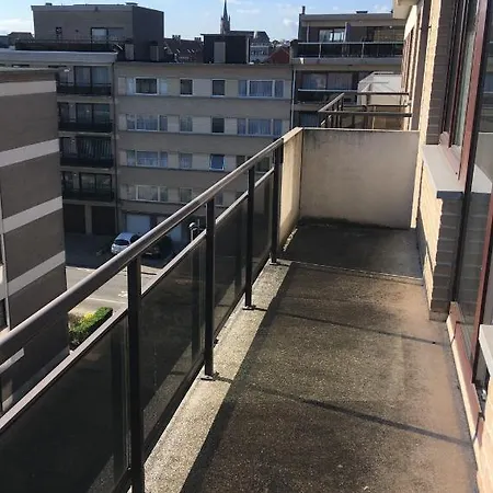 Jolie Studio Avec Vue Sur L'atomium *