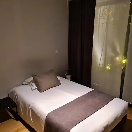 A Cote Du Cinquantenaire 4*