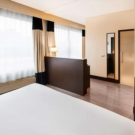 Nh Stephanie Hotel 4*