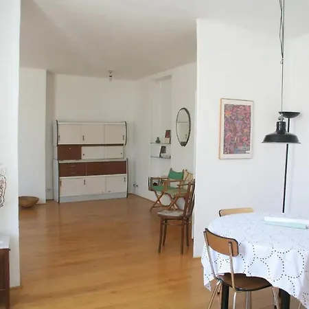 Chambre Dans Un Appartement De Charme Au Coeur De Bruxelles Bed & Breakfast Brussels