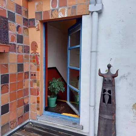 Logement Entier Dans Une Maison D'Artiste Апартаменты
