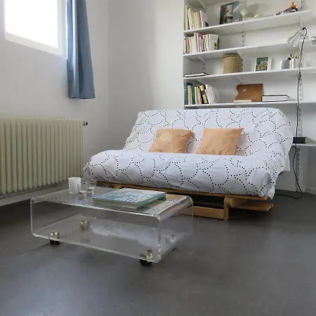 Chambre Dans Un Appartement De Charme Au Coeur De Bruxelles Bed & Breakfast *
