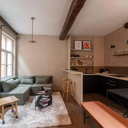 Lovely Triplex In The Heart Of Le Sablon شقة