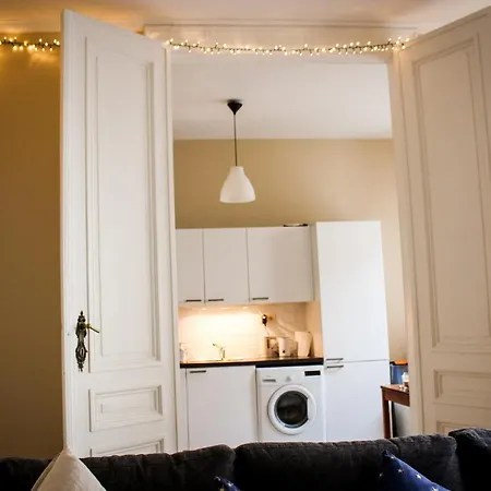 Cosy Very Well Located In Brussels. شقة *