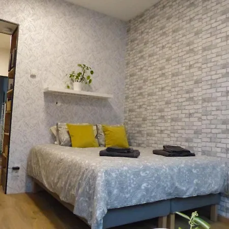 아파트 Superbe Au 1er Etage, Proche De La Gare Du Midi