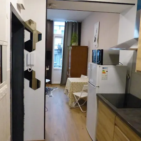 아파트 Superbe Au 1er Etage, Proche De La Gare Du Midi