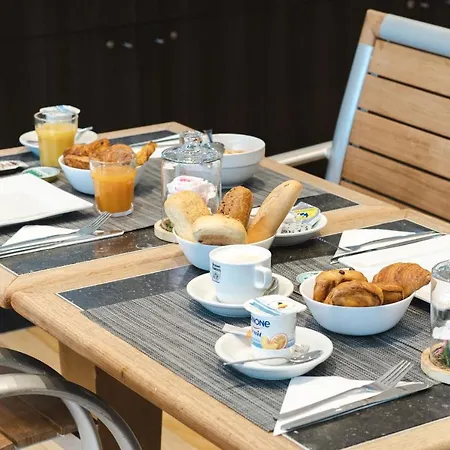 シャンボール ホテル 3*