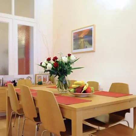 Brussels Center, Sainte-Catherine And Beguinage Sleeps 1-8P *