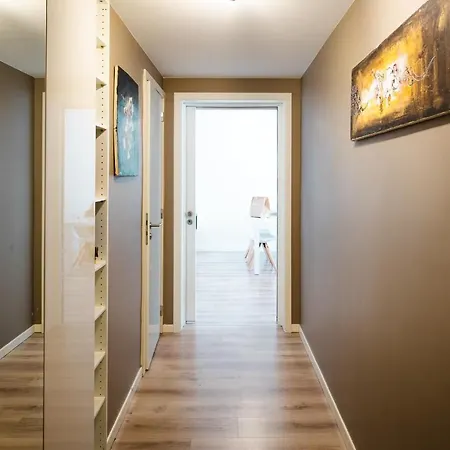 Midi-suede * Brüsszel