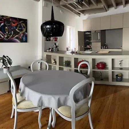 Duplex Dernier Etage Avec Terasse A Deux Pas De La Grand Place * Brussels