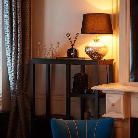 Harmon House - & Bruselas