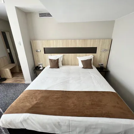 מלון Western Royal Centre 3*