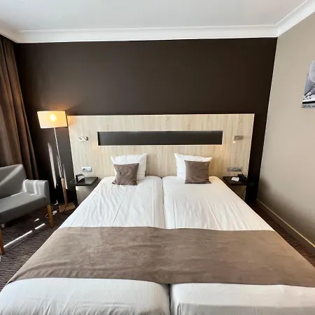 Western Royal Centre מלון 3*